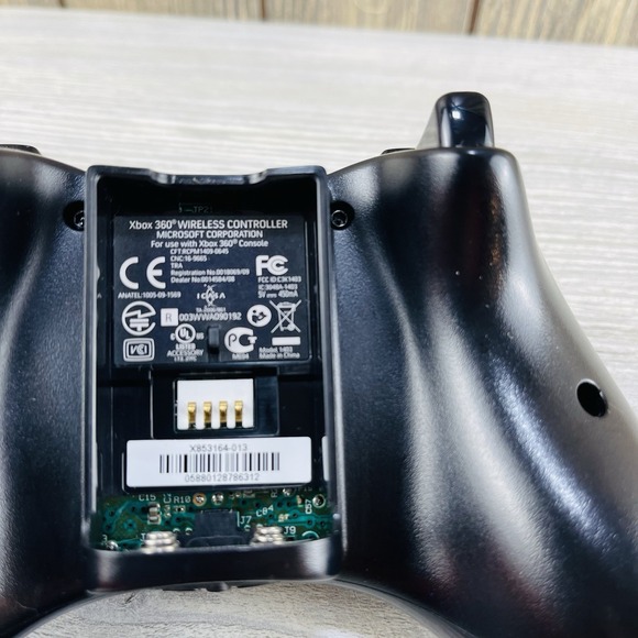 Microsoft Xbox 360 Wireless Controller with rechargeable battery pack - Picture 15 of 16